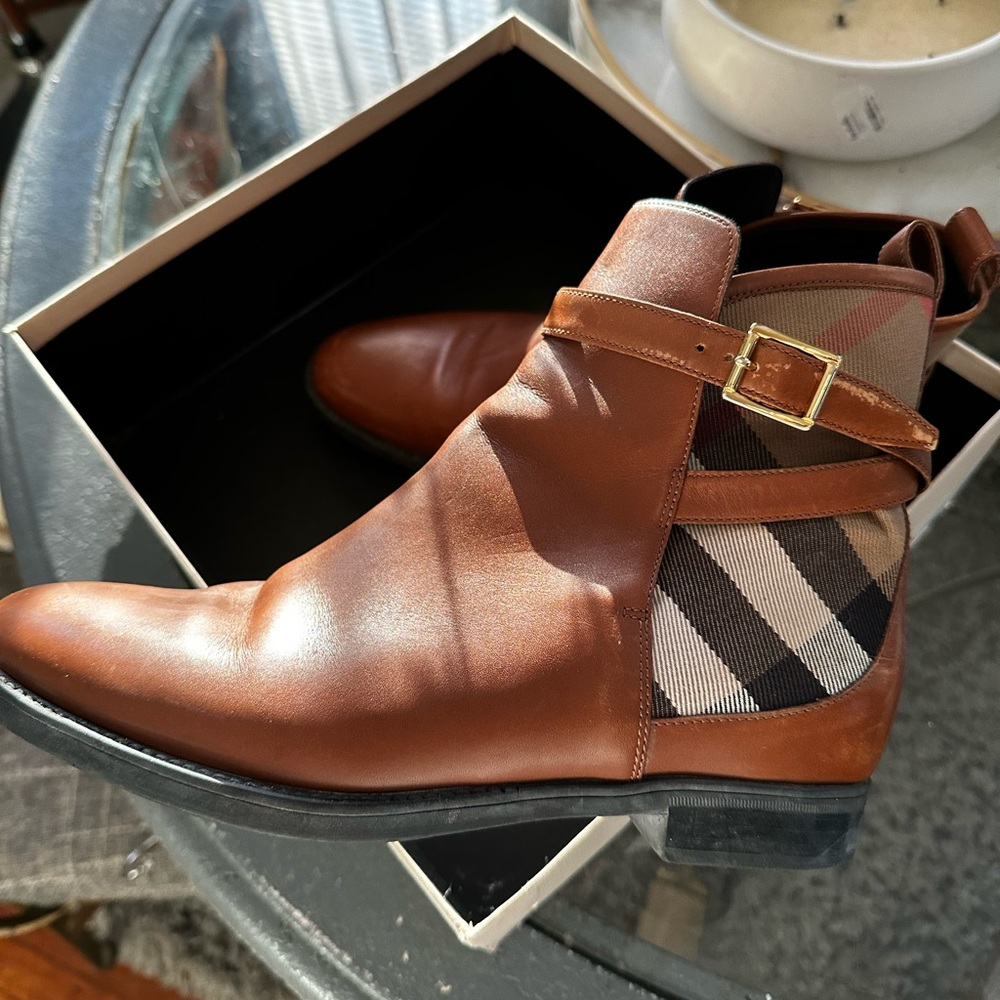 BURBERRY PRE-OWNED WOMEN HOUSE CHECK LEATHER ANKLE CHELSEA BOOT 8 38